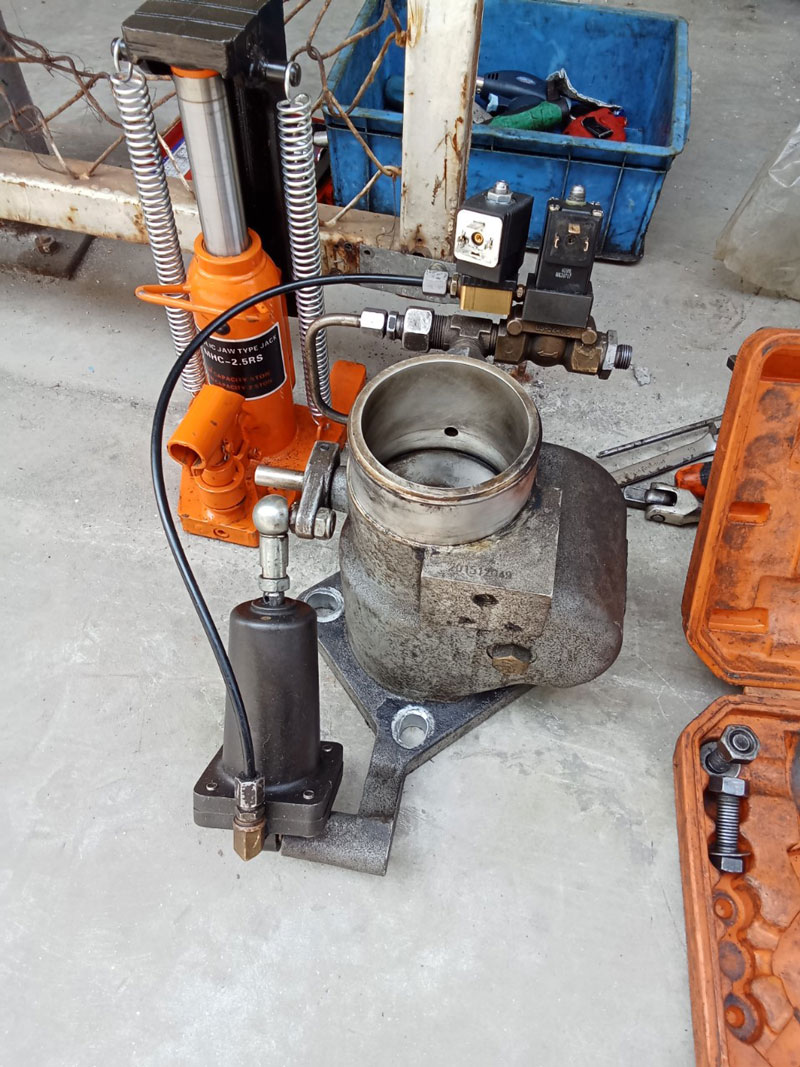 Công tác lắp đặt và bảo dưỡng máy nén khí Hitachi đang được tiến hành tại Hải Dương để đảm bảo chất lượng sản xuất.