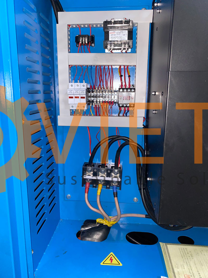 Cận cảnh đấu nối điện của máy nén khí Osman 75Kw tại công ty ở Bắc Ninh.