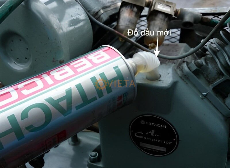 Thay dầu máy nén khí piston Hitachi Bebicon