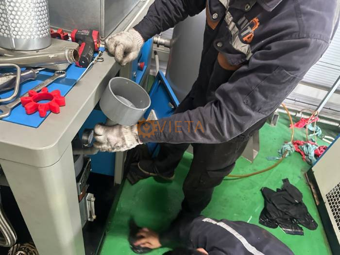 Bảo dưỡng 2 máy nén khí Micos 15kw nhà máy sản xuất may mặc ở Hà Nam