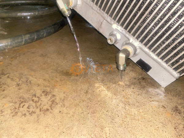 Bảo dưỡng và sục rửa hoá chất két giải nhiệt máy nén khí kobelco 37kw