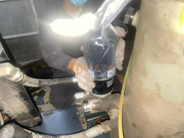 Bảo dưỡng và sục rửa hoá chất két giải nhiệt máy nén khí kobelco 37kw