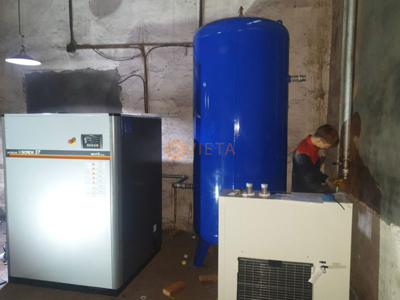 Việt Á lắp đặt bình cho hệ thống khí nén tại Nhà Máy