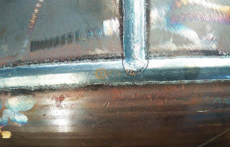 mối hàn đạt tiêu chuẩn kỹ thuật, không rỗ, không rạn nứt, không rò rỉ.