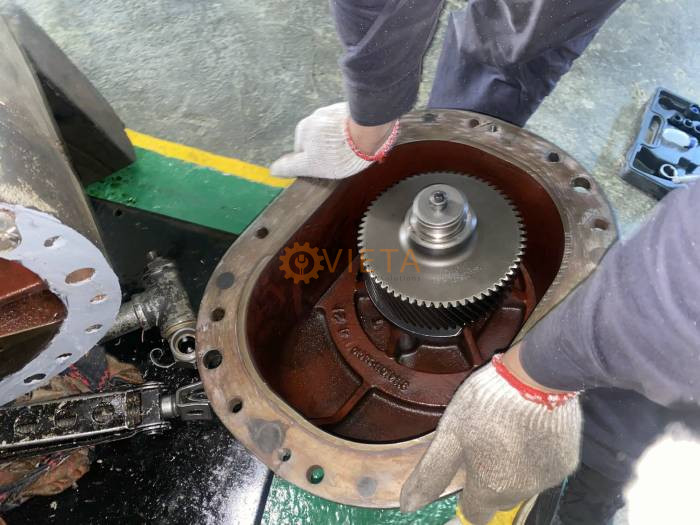 Thay phớt máy Hanshin75kw tại KCN Bắc Giang